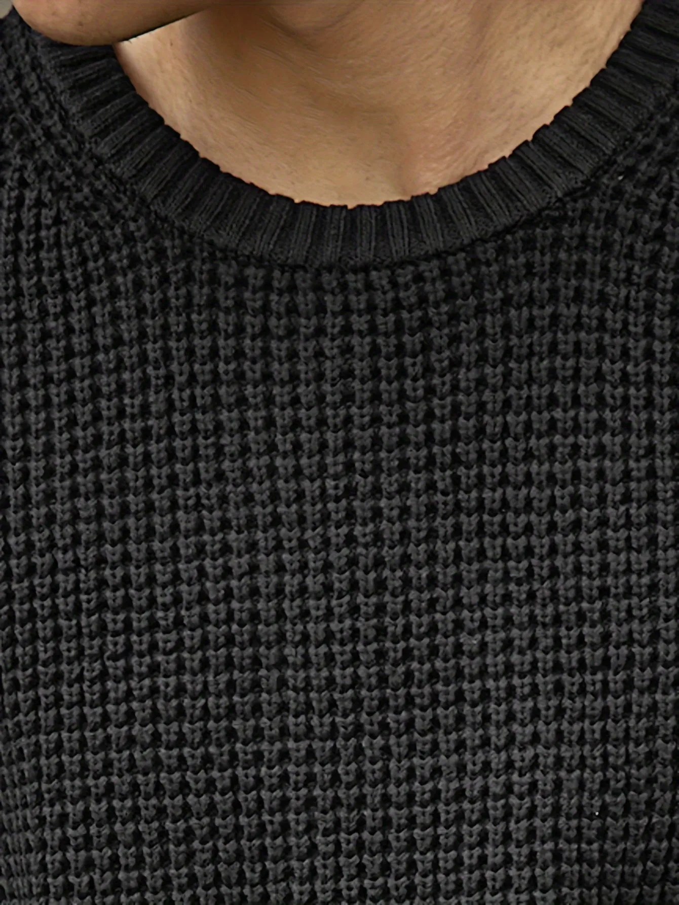 GILVAN | Solid Knitted Mens Pullover Sweater with Round Neck