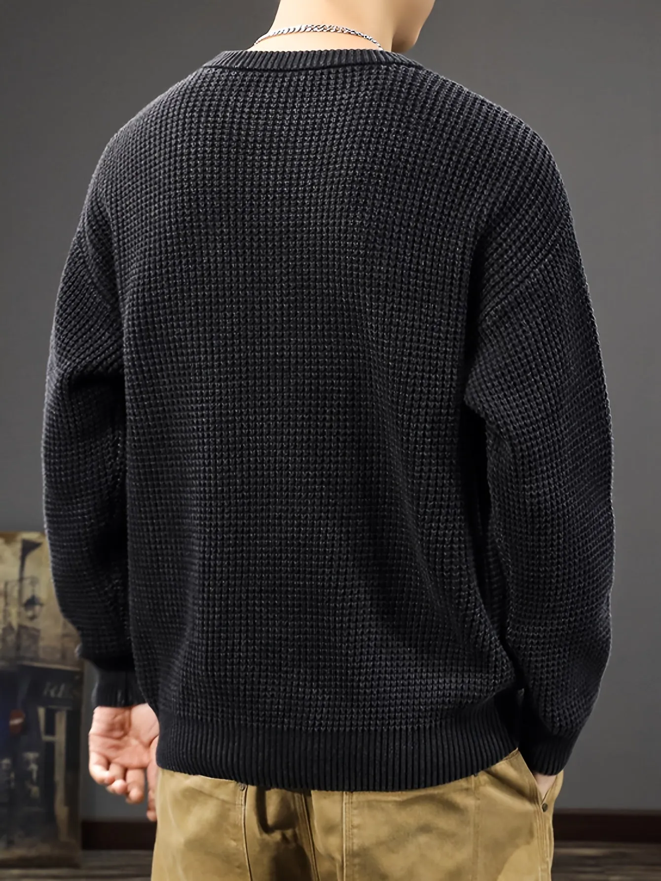 GILVAN | Solid Knitted Mens Pullover Sweater with Round Neck